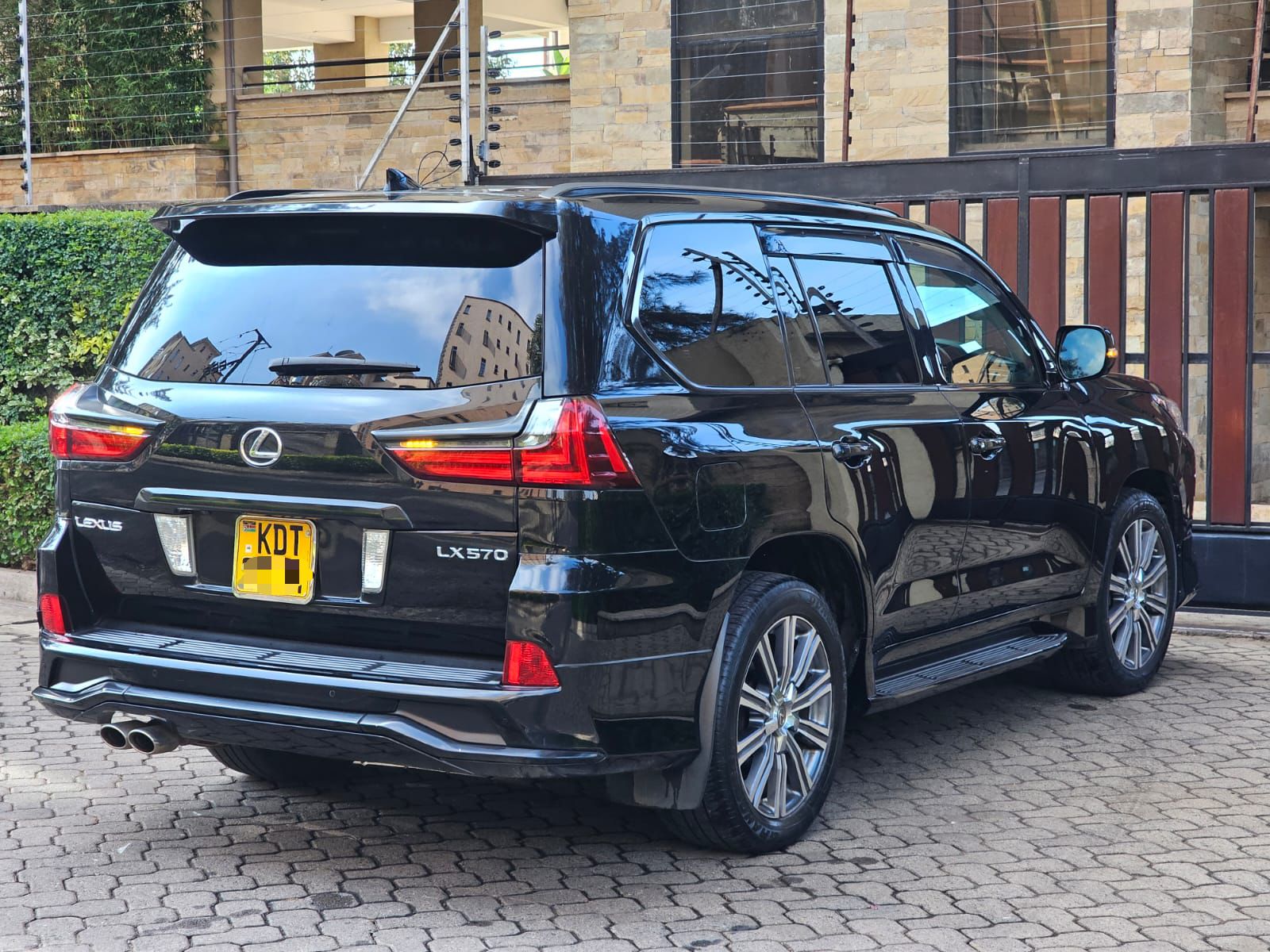 LEXUS LX 570