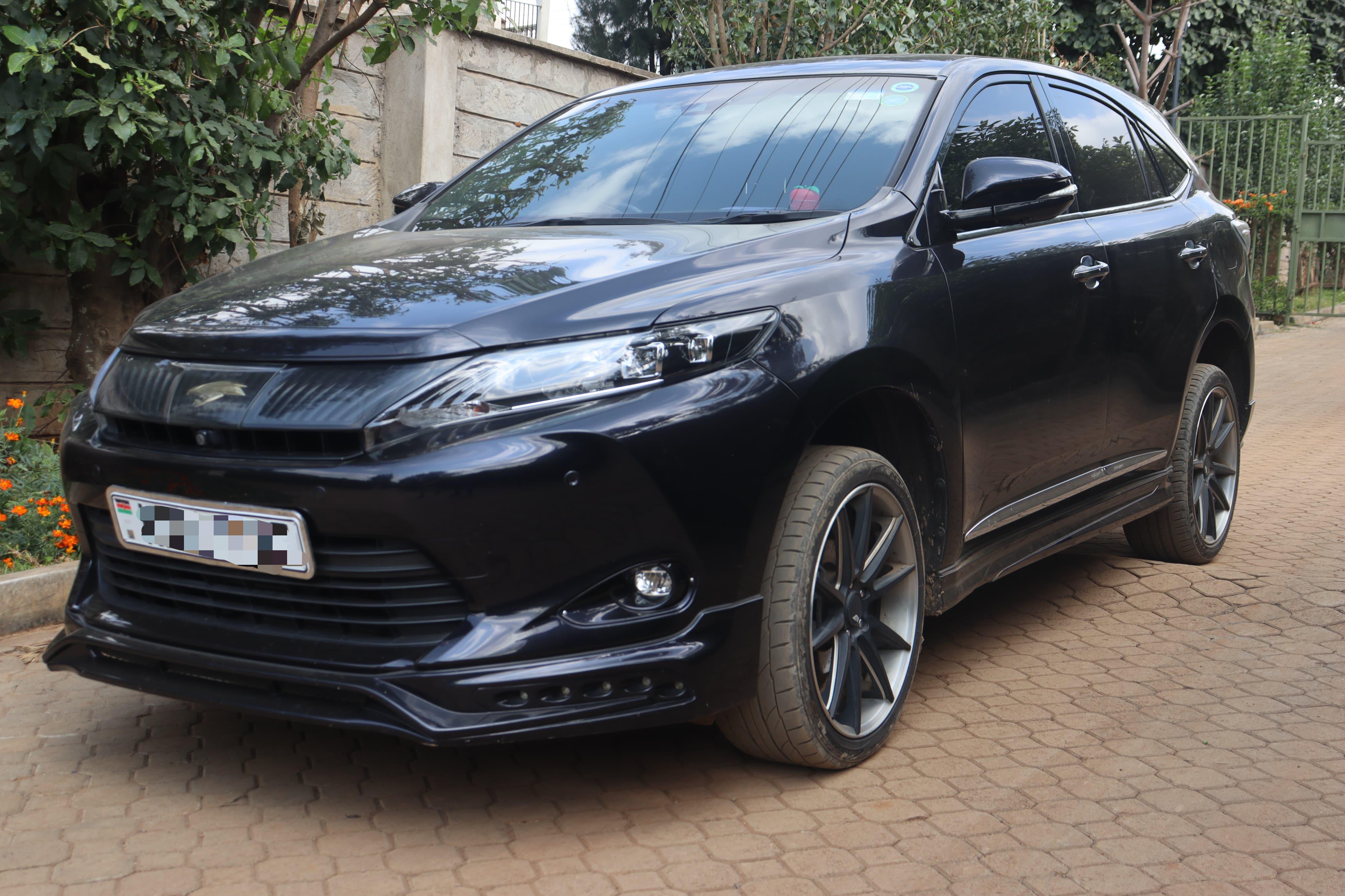 Toyota Harrier (Sunrooof,BLACK)