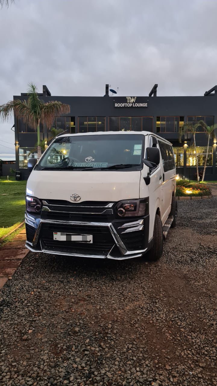TOYOTA HIACE