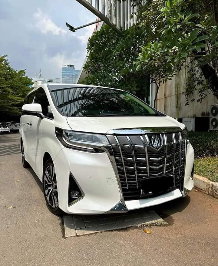 Toyota Alphard (WHITE)