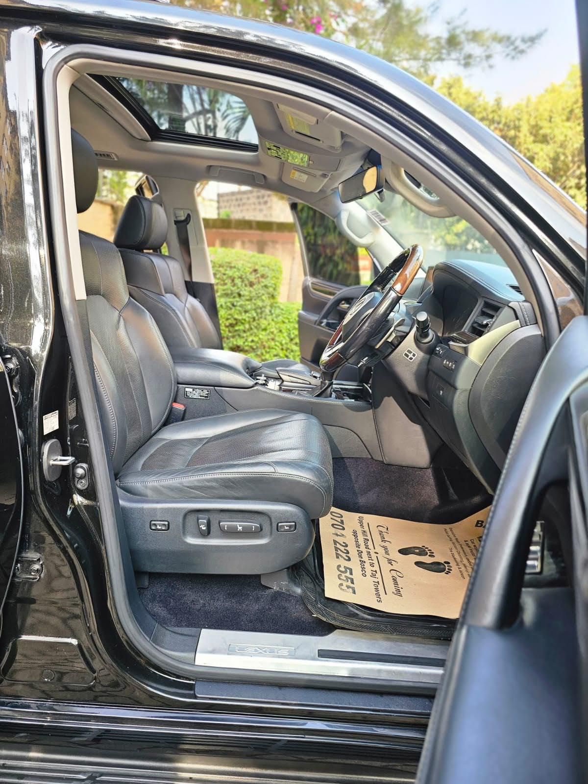 Lexus LX570