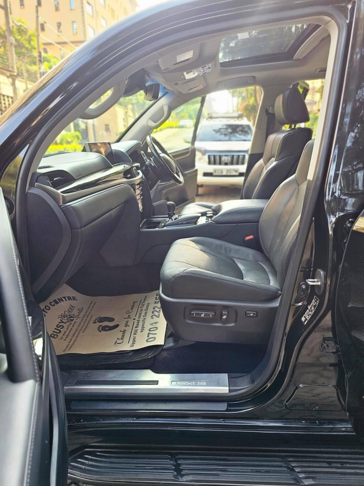 Lexus LX570