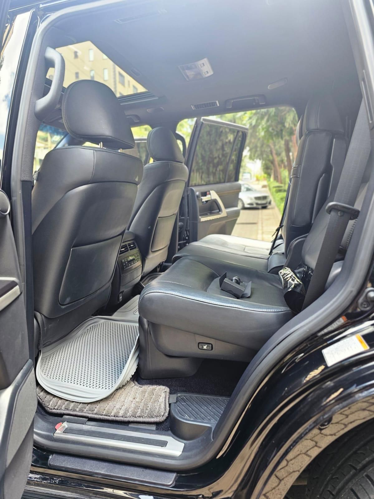 Toyota Land Cruiser V8 (LC200)