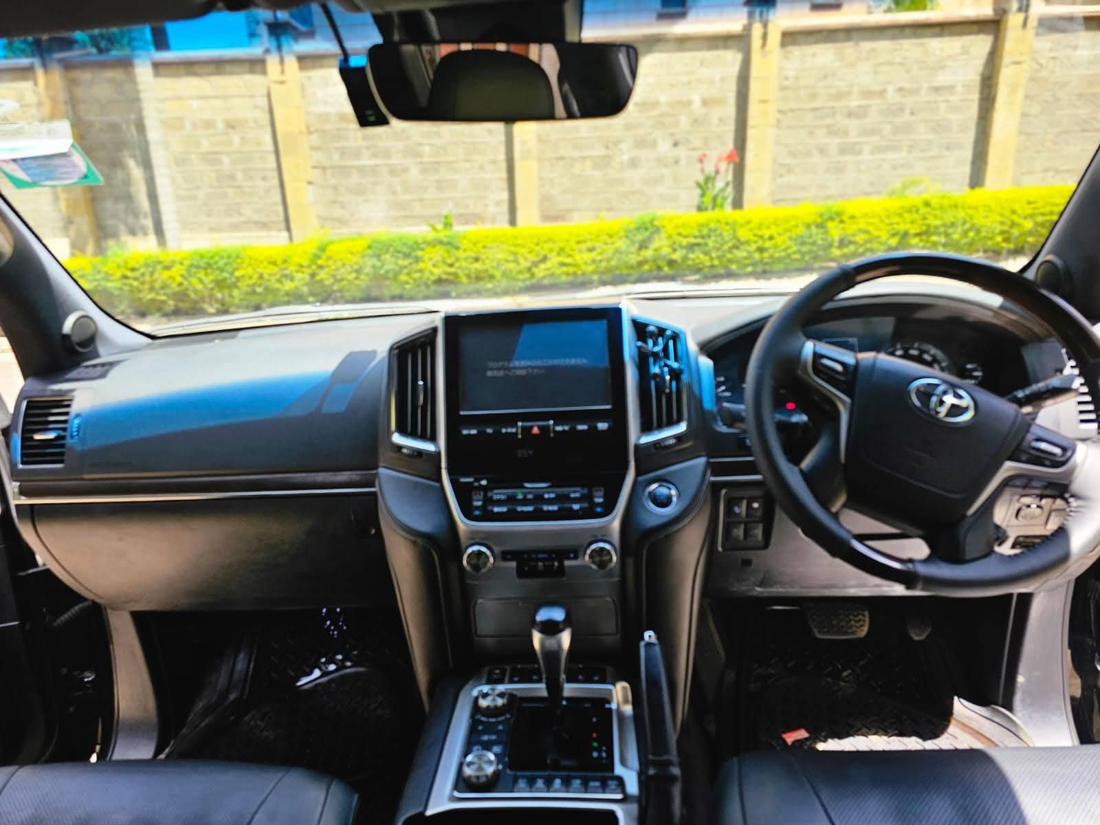 Toyota Land Cruiser 200  (LC200)