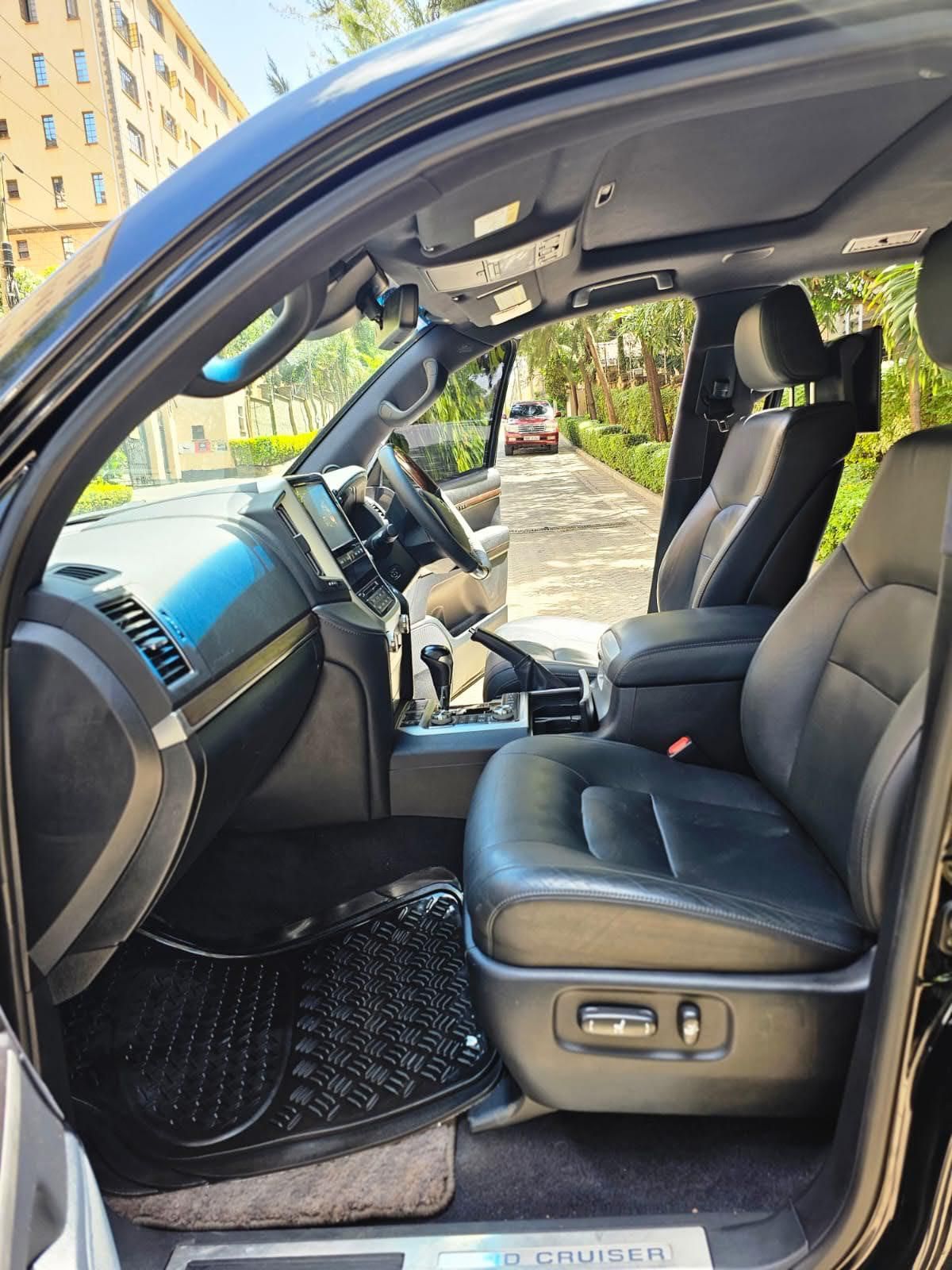 Toyota Land Cruiser 200  (LC200)