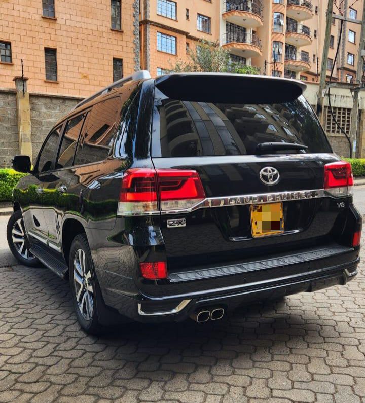 Toyota Land Cruiser 200 (LC200)