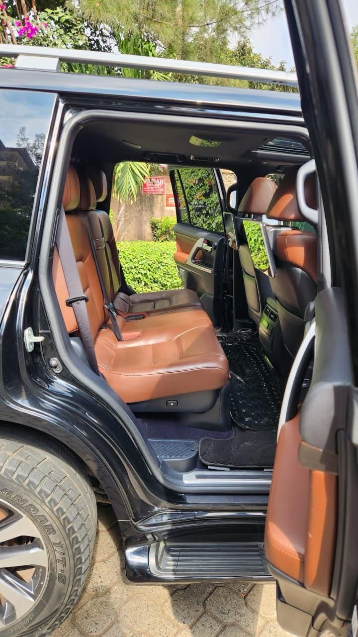Toyota Land Cruiser 200 (LC200)