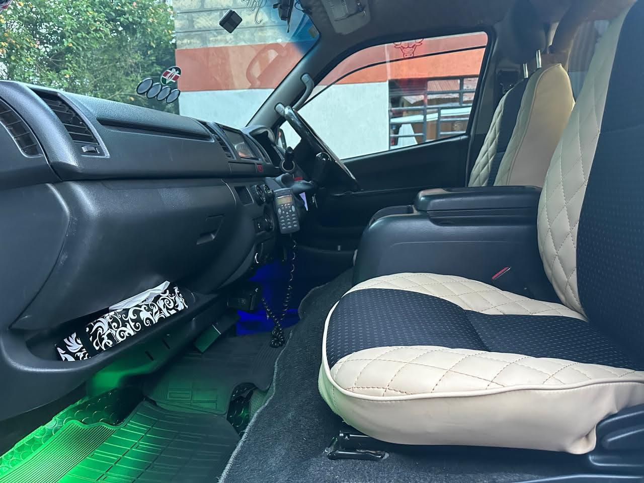 TOYOTA HIACE