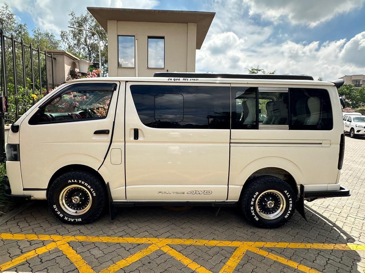 TOYOTA HIACE