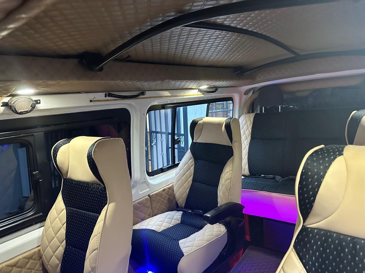 TOYOTA HIACE
