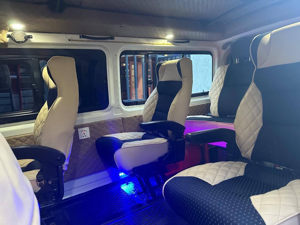 TOYOTA HIACE