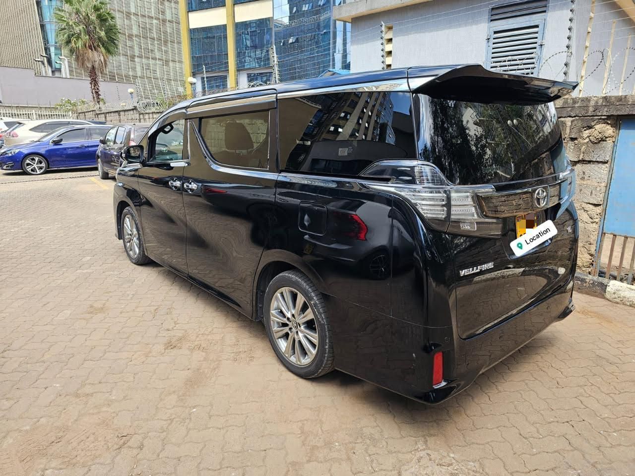 TOYOTA VELLFIRE (CHAUFFERED)