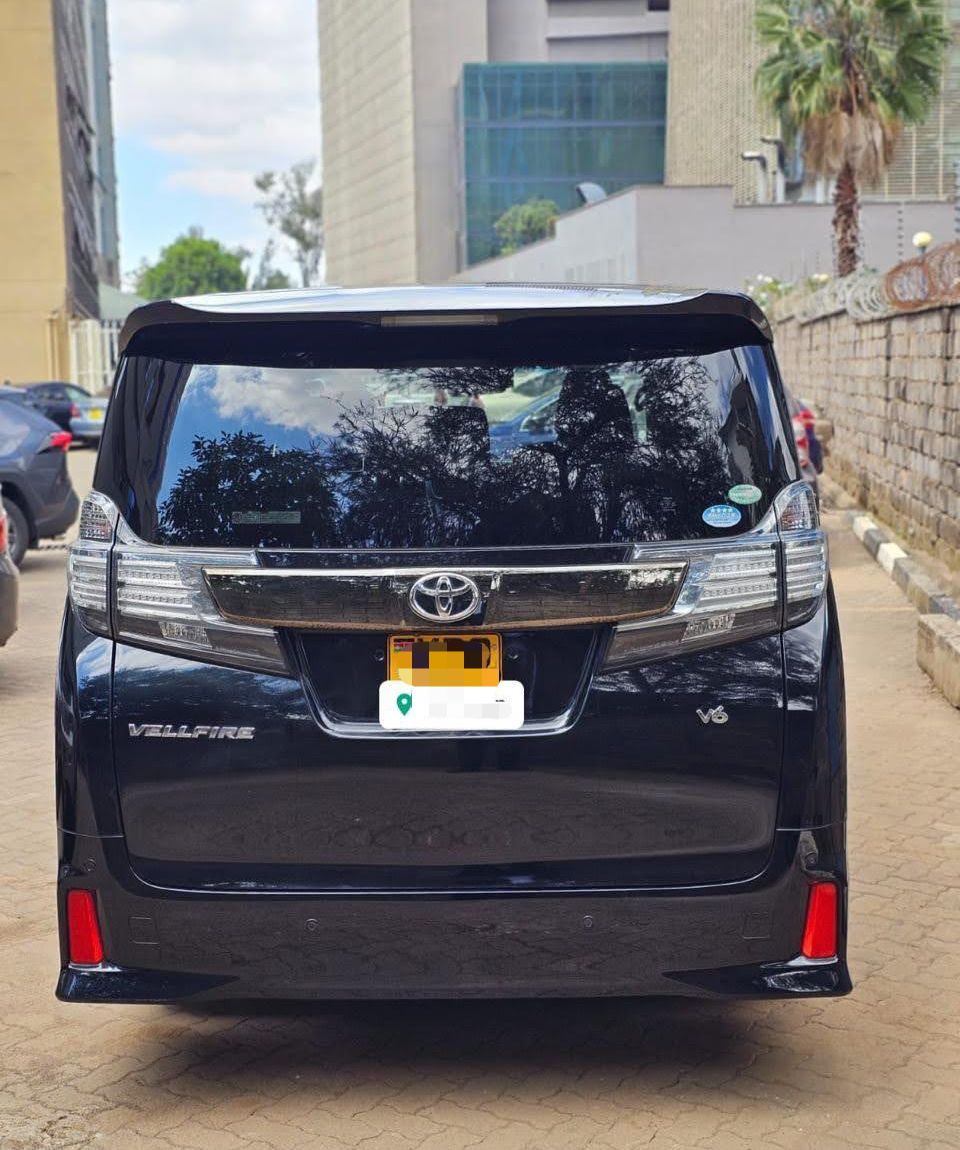 TOYOTA VELLFIRE (CHAUFFERED)