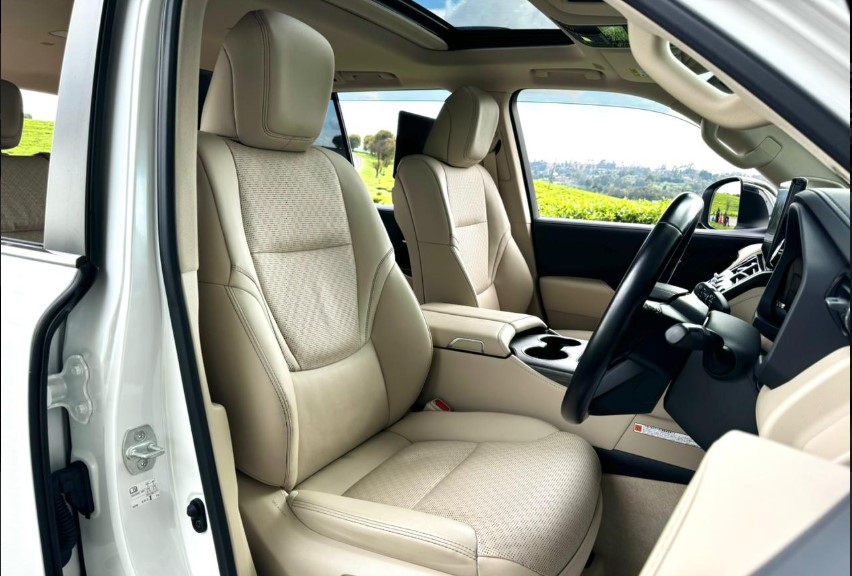 LAND CRUISER LC300 (CHAUFFERED)